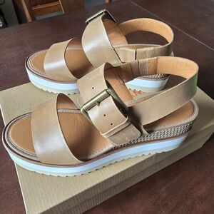 Lucky Brand Tan Sandals